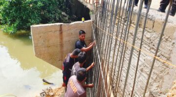 Semangat Personil Polda Riau dan Polres Kampar, Selesaikan 3 Jembatan di Kuok, Progres Tertinggi Capai 70%