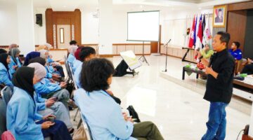 KPU RIAU JADI RUANG PRAKTIKUM POLITIK MAHASISWA SOSIOLOGI UR