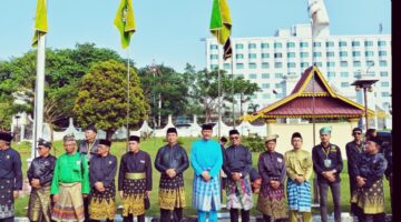 Junjung Marwah Melayu: Kabid Humas Polda Riau Hadiri Tegak Panji Adat di LAM Riau