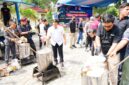 Petugas Ditresnarkoba Polda Riau rebus 100,55 Kg sabu dan ganja jaringan internasional senilai Rp 143,73 Miliar menggunakan drum air mendidih di Mapolda Riau, Rabu (28/10/2026). Pemusnahan ini hasil Operasi Sarang Narkoba. (Foto: Dok. Humas Polda Riau)