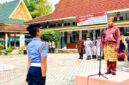 Kepala SMAN Plus Provinsi Riau, Edi Sutono, M.Pd., pimpin Upacara Sumpah Pemuda ke-98 Tahun 2026 di halaman SMAN Plus Riau, Rabu (28/10/2026). (Foto: Dok. Humas SMAN Plus Riau)